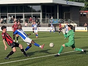 EVV bij winst tegen OJC naar de nacompetitie. 5