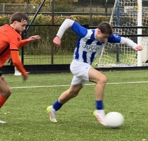 EVV Echt behaalt zwaar bevochten overwinning op Wittenhorst : 3-2 7
