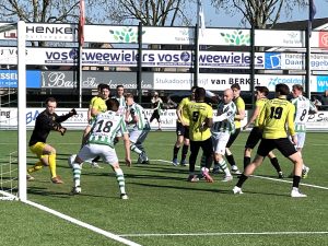 EVV Echt  op bezoek bij koploper Achilles Veen