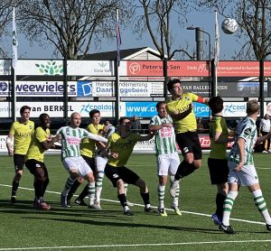 EVV Echt  op bezoek bij koploper Achilles Veen 4